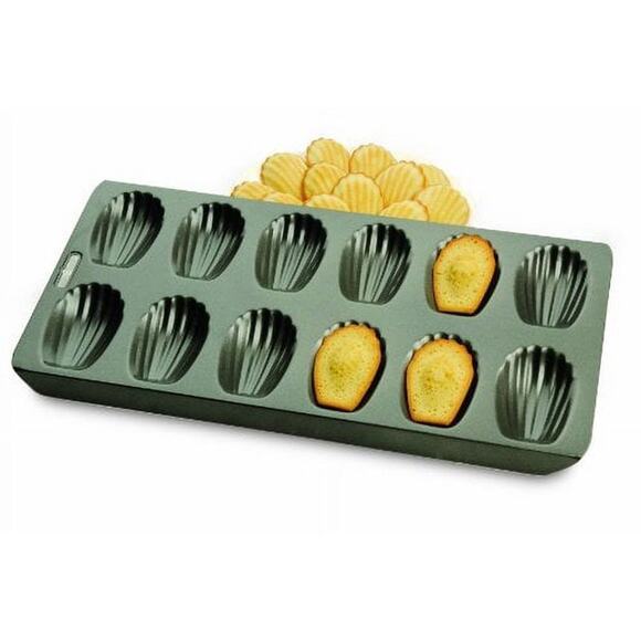 NWOB Chicago Metallic Professional 12 Cup Non-Stick Madeleine Pan 15.75" x 7.75" - Picture 2 of 2